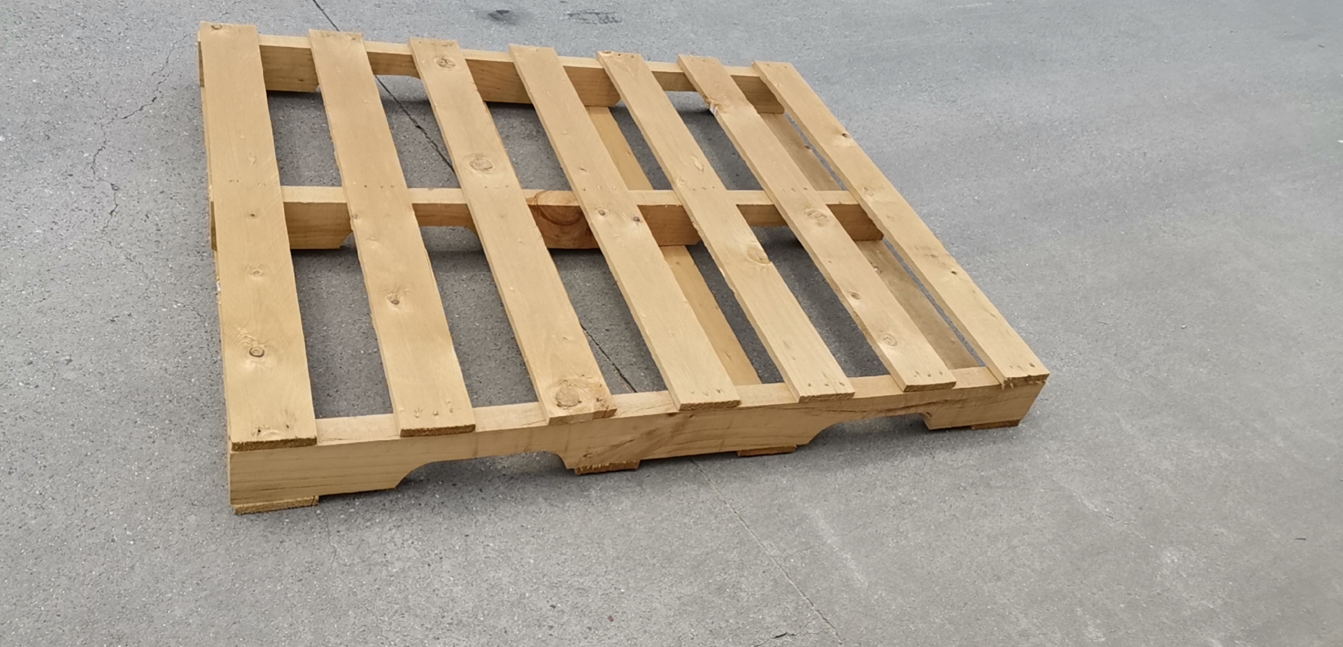 覃塘根据材质选择木托盘